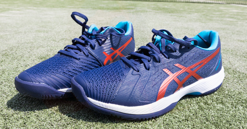 The Asics Solution Swift have been designed in an ecological way to reduce pollution