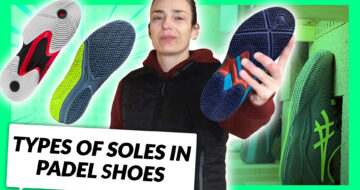 How should the soles of padel shoes be?
